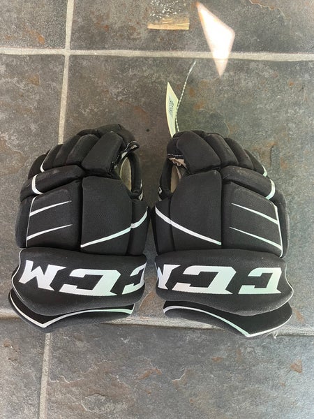 Black Youth CCM JetSpeed FT350 Gloves 10" (Used)