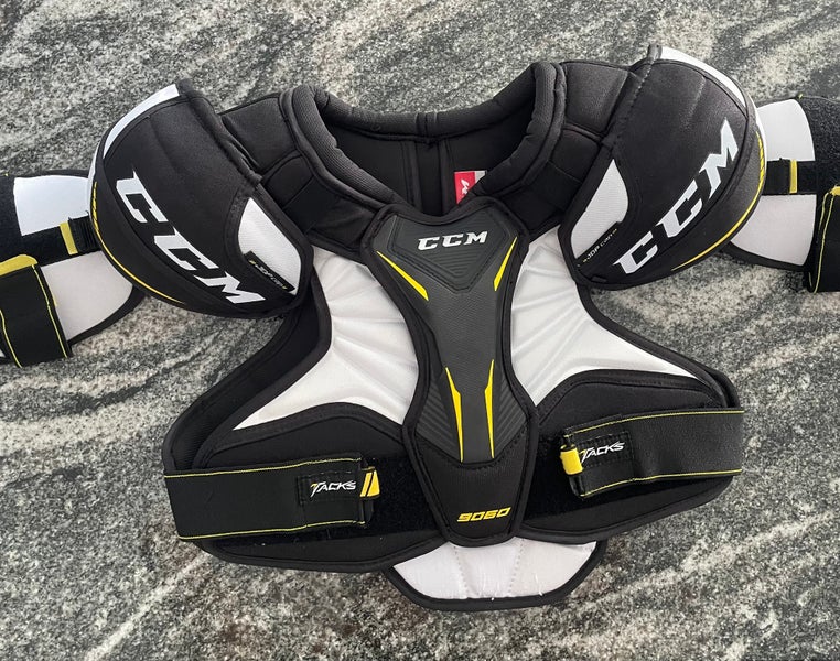 Small Senior CCM Tacks 9060 Shoulder Pads (Used)