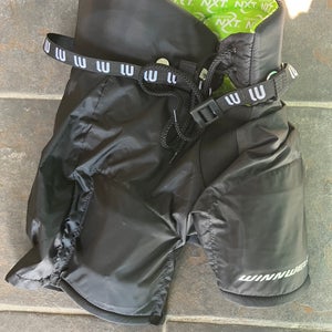 Black Youth Medium Winnwell Hockey Pants (Used)