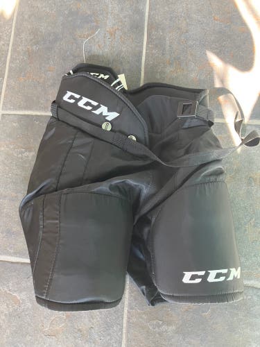 Black Youth Large CCM LTP Hockey Pants (Used)