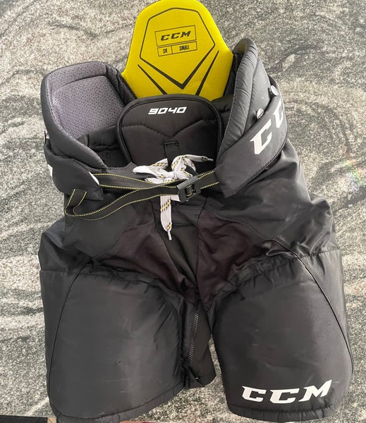 Senior Small CCM Tacks 9040 Hockey Pants (Used)