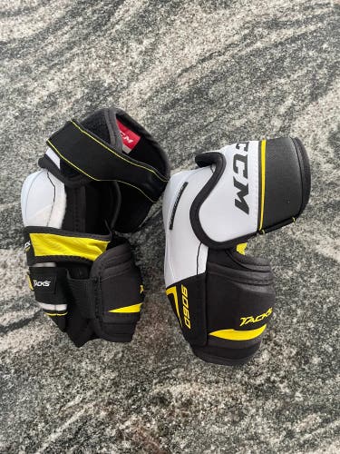 Senior Small CCM Tacks 9060 Elbow Pads (Used)