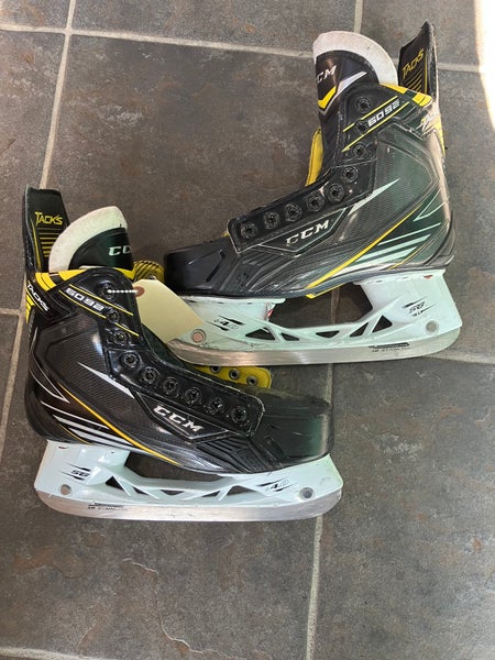 Senior CCM Tacks 6092 Hockey Skates Regular Width 5.5 (Used)