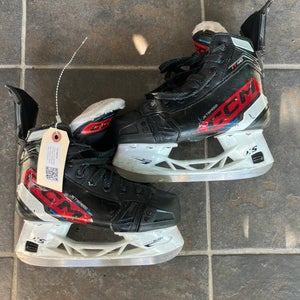 Junior CCM Jetspeed FT680 Hockey Skates Regular Width Size 2.5 (Used)