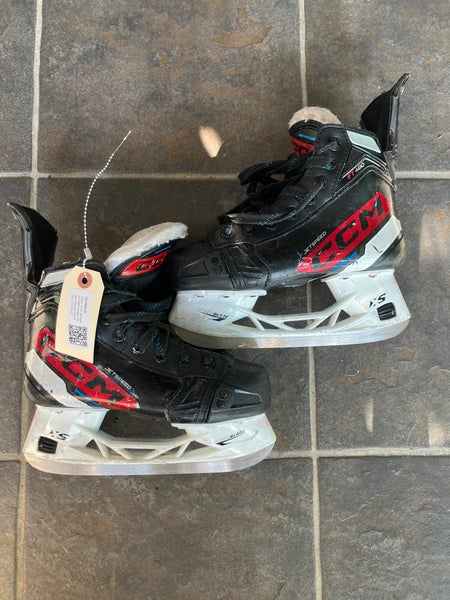 Junior CCM Jetspeed FT680 Hockey Skates Regular Width Size 2.5 (Used)