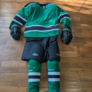 SENIOR LARGE set of Hockey equipment