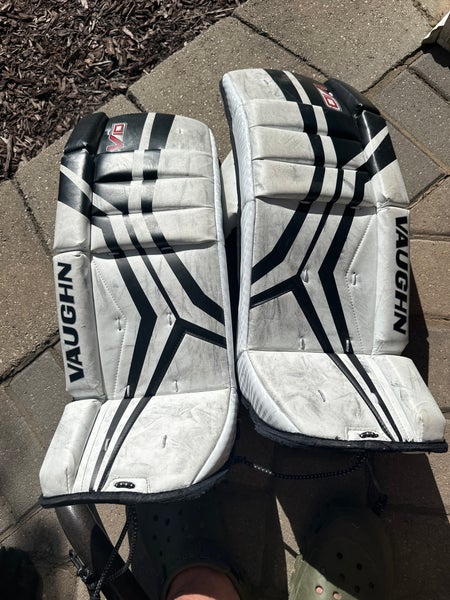 24" Vaughn Velocity V10 Goalie Leg Pads (Used)