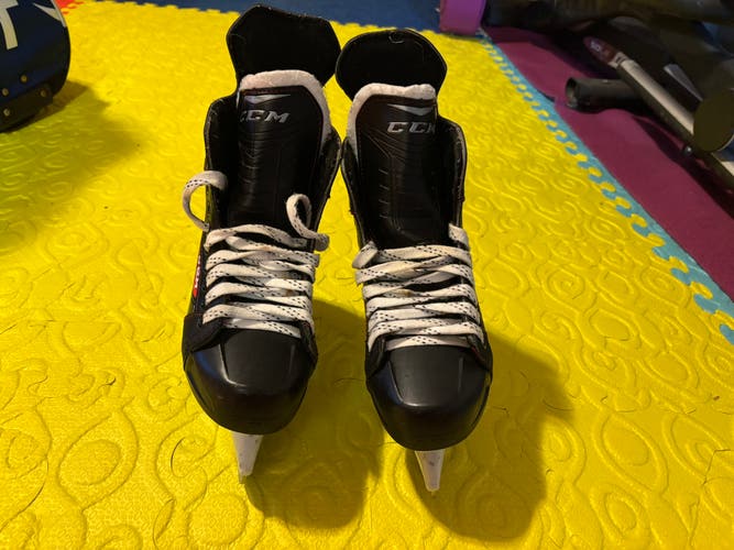 CCM JetSpeed 250 Hockey Skates Regular Width Size 4 (Used)
