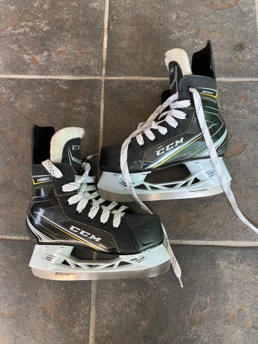 Youth CCM Tacks 9060 Hockey Skates Regular Width 13 (Used)