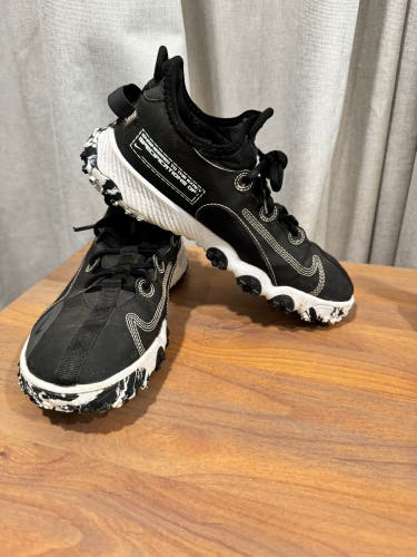 Unisex 4.5Y (Big Kids / Youth) Youth Nike Shoes (Used)