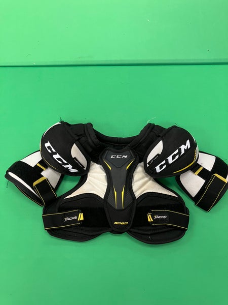 Small Junior CCM Tacks 9060 Shoulder Pads (Used)