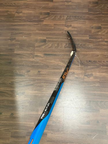 Junior Bauer Nexus Sync Hockey Stick Right Handed P28 (Used)