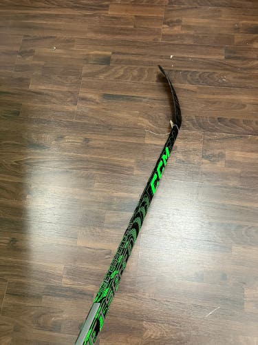 Junior CCM JetSpeed Hockey Stick Right Handed P28 Pro Stock (Used)