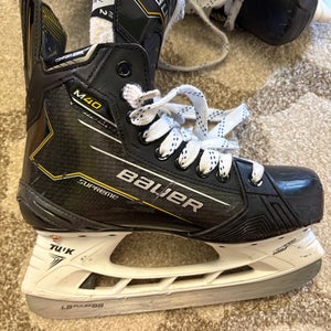 2024 Bauer Supreme M40 Hockey Skates Regular Width 6 (Used)