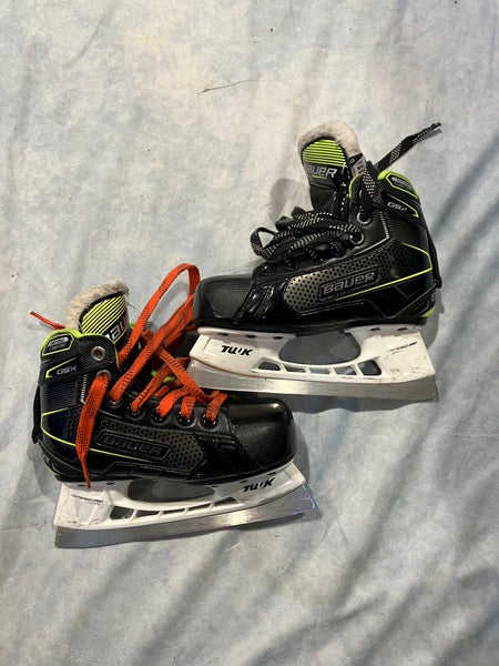 Youth Bauer GSX Hockey Goalie Skates Regular Width 11.5 (Used)