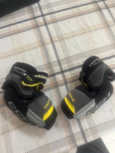 Junior Large CCM Vector Elbow Pads (Used)