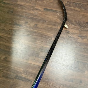 Junior Bauer Vapor Hyperlite 2 Hockey Stick Right Handed P28 (Used)