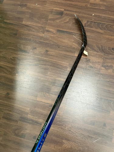 Junior Bauer Vapor Hyperlite 2 Hockey Stick Right Handed P28 (Used)