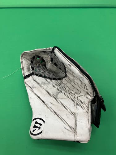 Junior Warrior Ritual G4 Goalie Glove (Used)