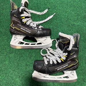 Junior Bauer Supreme M40 Hockey Skates (Regular) Size 2.5 (Used)