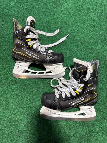 Junior Bauer Supreme M40 Hockey Skates (Regular) Size 2.5 (Used)