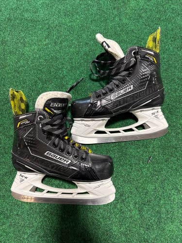 Junior Bauer Ignite Pro Hockey Skates (Regular) Size 2 (Used)
