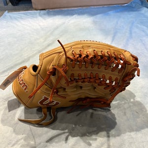 Brown Wilson A2000 D33 RH Baseball Glove 11.75" (Used)