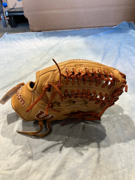 Brown Wilson A2000 D33 RH Baseball Glove 11.75" (Used)