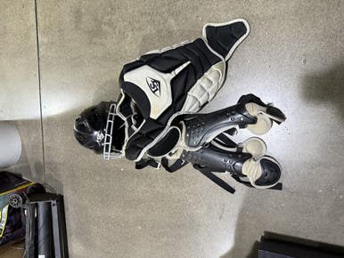 Used Louisville Slugger CATCHERS SET Catchers Helmet w/Mask Black SM 11605-S000201811