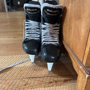 2024 Bauer Supreme M5 Pro Hockey Skates Extra Wide Width Pro Stock 11 (Used)