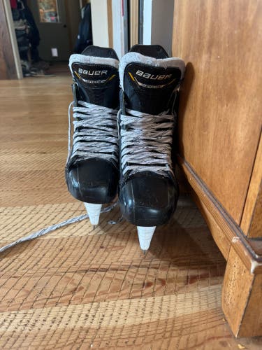 2024 Bauer Supreme M5 Pro Hockey Skates Extra Wide Width Pro Stock 11 (Used)
