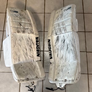 26" Vaughn Velocity V9 Goalie Leg Pads (Used)