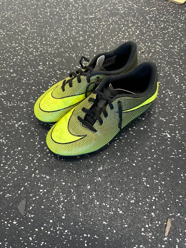 Used Nike Soccer Cleats Green Junior 03.5 11849-S000031090