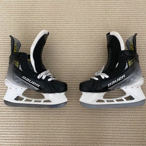 2024 Bauer Vapor Hyperlite 2 Hockey Skates Regular Width Pro Stock 8 (New)