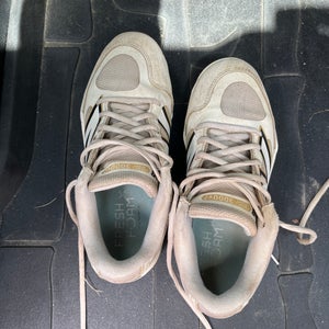 White Kid's 6Y (Big Kids / Youth) Youth New Balance Low Top (Used)