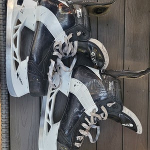 2024 CCM Super Tacks 652 Hockey Skates Regular Width 8.5 (Used)