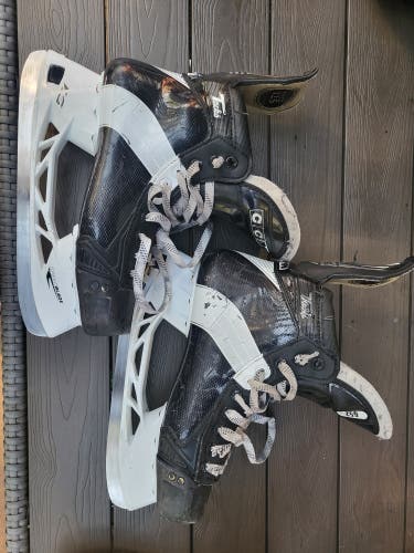 2024 CCM Super Tacks 652 Hockey Skates Regular Width 8.5 (Used)