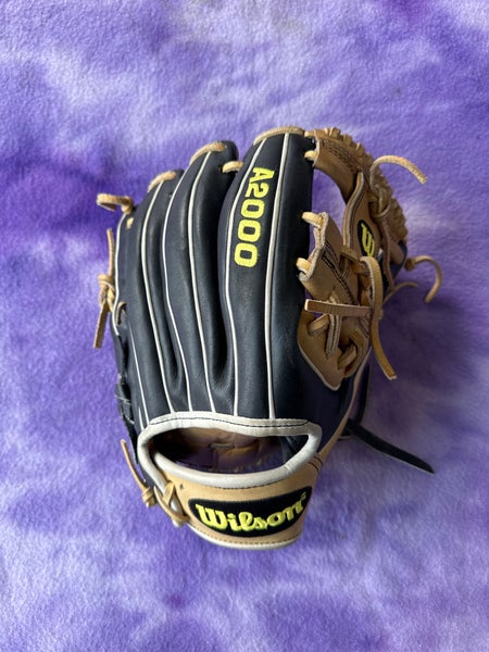 Black Wilson A2000 RH Infield Baseball Glove 11.5" (Used)