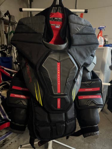 Small Bauer Vapor Hyperlite 2 Goalie Chest Protector (Used)
