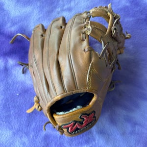 Woodz OG-9051 RH Infield Baseball Glove 11.5" (Used)