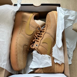 Men's Size M 11.0 (W 12.0) Nike Shoes (Used)