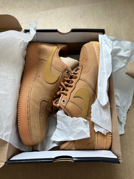 Men's Size M 11.0 (W 12.0) Nike Shoes (Used)