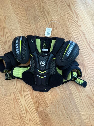 Men's Small Junior Warrior Alpha QX Shoulder Pads (Used)