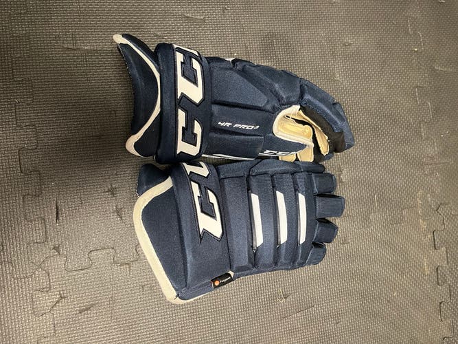 CCM Tacks 4 roll pro 2 Gloves 15" (Used)