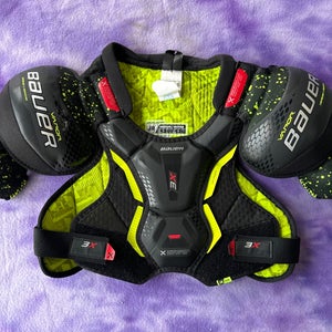 Medium Junior Bauer Vapor 3X Shoulder Pads (Used)