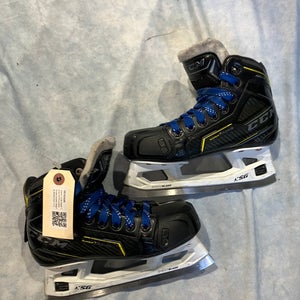 Junior CCM Super Tacks 9370 Hockey Goalie Skates Regular Width Size 1.5 (Used)