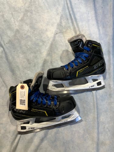 Junior CCM Super Tacks 9370 Hockey Goalie Skates Regular Width Size 1.5 (Used)