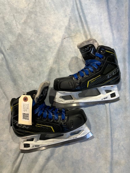 Junior CCM Super Tacks 9370 Hockey Goalie Skates Regular Width Size 1.5 (Used)