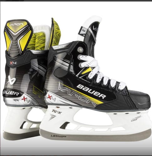 2023 Bauer Vapor 4 Hockey Skates Regular Width Size 1.5 (Used)