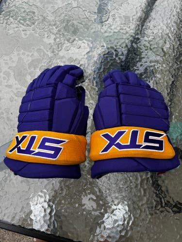 LA Kings STX Stallion HPR Gloves 14" Pro Stock
